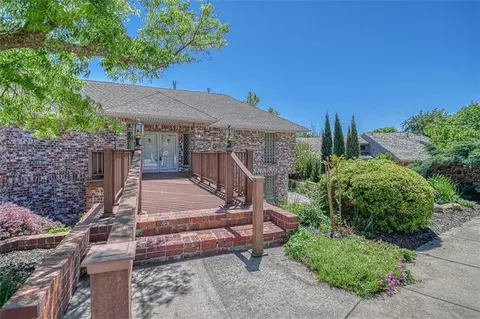 11 Rustic Hills St, Norman, OK 73072