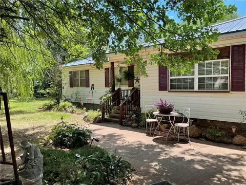 609 NW 7th St, Lindsay, OK 73052
