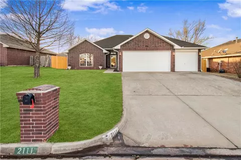 2111 Oakridge Dr, Purcell, OK 73080