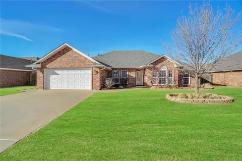 1805 Foxtail Cir, Altus, OK 73521