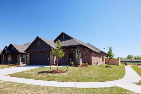 200 Ivory Dr, Yukon, OK 73099 photo 2
