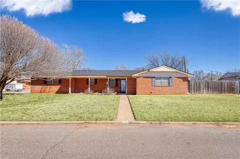 110 Ramsey Dr, Elk City, OK 73644