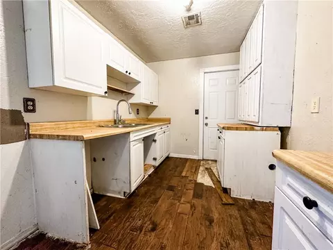 219 W Cedar St, Binger, OK 73009 photo 10