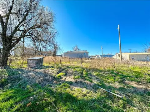 219 W Cedar St, Binger, OK 73009 photo 25