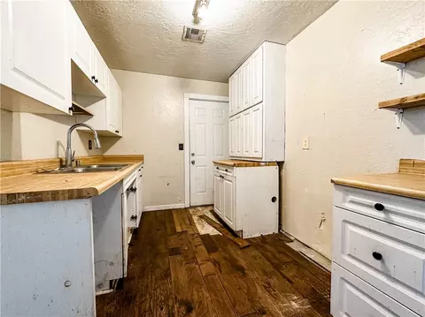 219 W Cedar St, Binger, OK 73009 photo 9