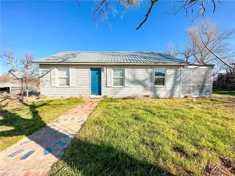 219 W Cedar St, Binger, OK 73009 photo 1