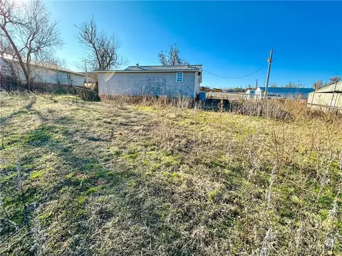 219 W Cedar St, Binger, OK 73009 photo 23