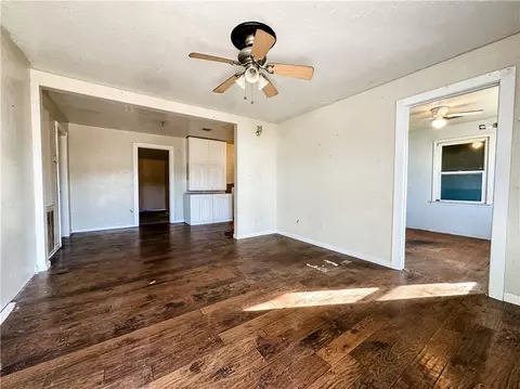 219 W Cedar St, Binger, OK 73009 photo 4