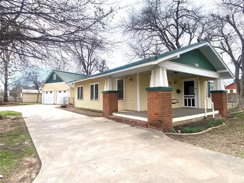1701 Park Ave, Chickasha, OK 73018
