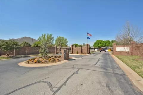 16104 Silverado Dr, Edmond, OK 73013