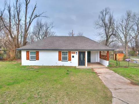 1913 Karen Dr, Del City, OK 73115