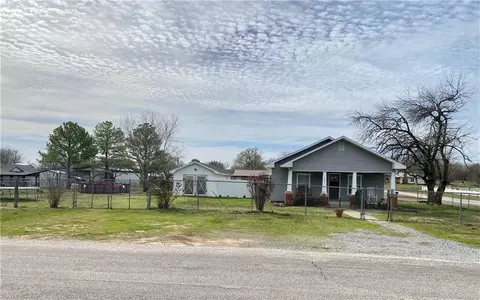 505 7th St, Stuart, OK 74570