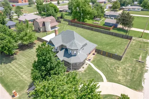 908 N Madison, Blanchard, OK 73010