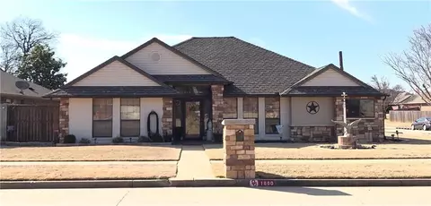 1800 E Main St, Moore, OK 73160