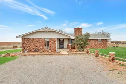 12460 N 2230 Rd, Rocky, OK 73661