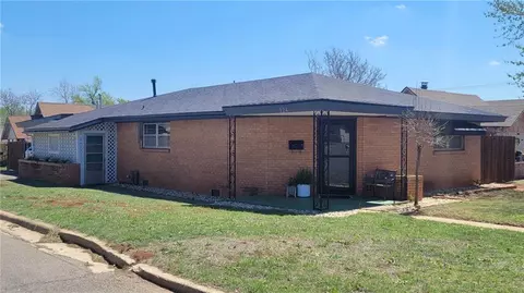124 N Caddo St, Weatherford, OK 73096