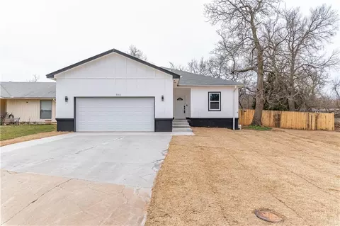 930 Cedar Hill Pl, Midwest City, OK 73110