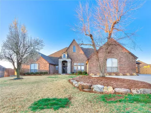 2817 Roxburgh Ct, Edmond, OK 73013