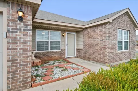 9632 Gabriel Dr, Moore, OK 73160 photo 3