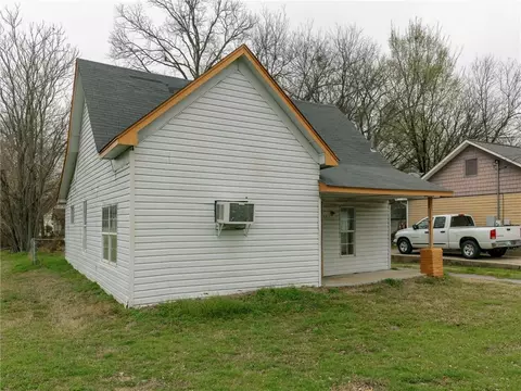 904 E Walnut St, Shawnee, OK 74801 photo 3