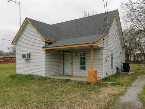 904 E Walnut St, Shawnee, OK 74801 photo 2