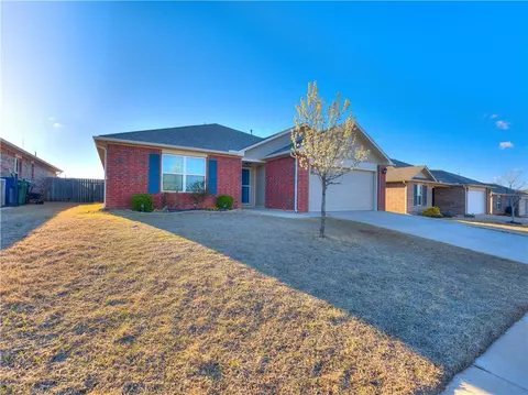 9625 Eli Dr, Moore, OK 73160