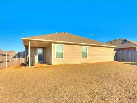 9625 Eli Dr, Moore, OK 73160 photo 3