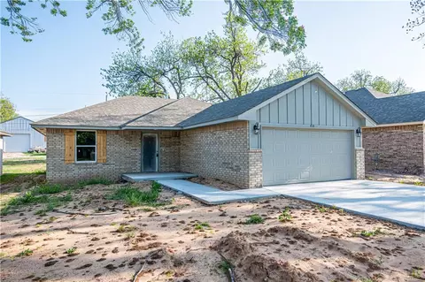 410 Grove St, Perry, OK 73077