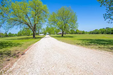 51323 160th St, Byars, OK 74831