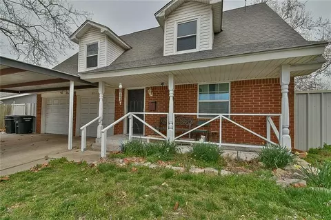 105 SW 15th St, Moore, OK 73160