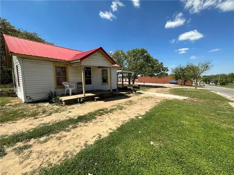 355 6th St, Healdton, OK 73438