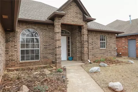 200 N Willow Ter, Mustang, OK 73064