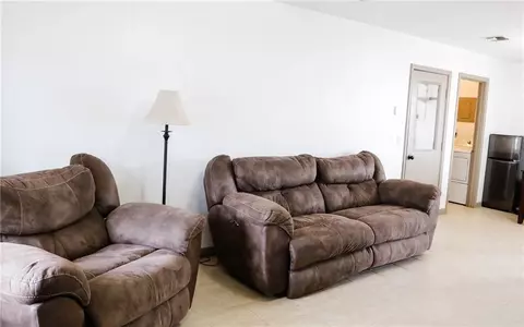 326 E Orbit Dr, Guthrie, OK 73044 photo 4