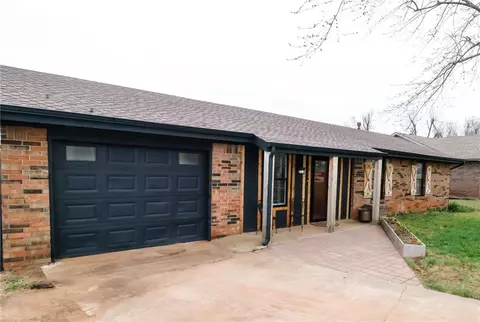326 E Orbit Dr, Guthrie, OK 73044 photo 2