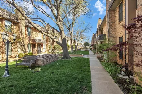 7815 NW Old Hickory Ln, Oklahoma City, OK 73116