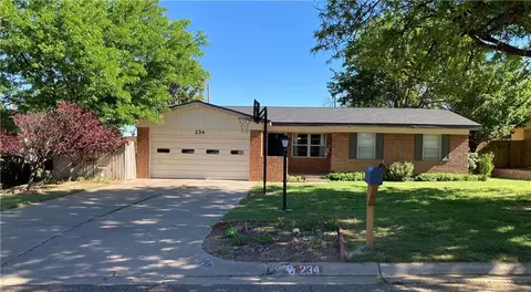 234 Circle Dr, Guymon, OK 73942
