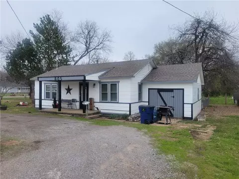 805 E Robert S Kerr St, Wynnewood, OK 73098