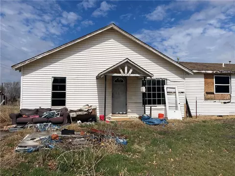 535 Arapaho St, Arapaho, OK 73620