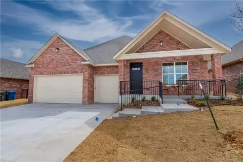 616 Geneva Dr, Edmond, OK 73025