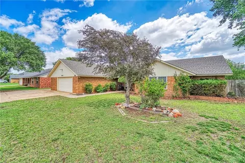 902 Lera Ln, Elk City, OK 73644