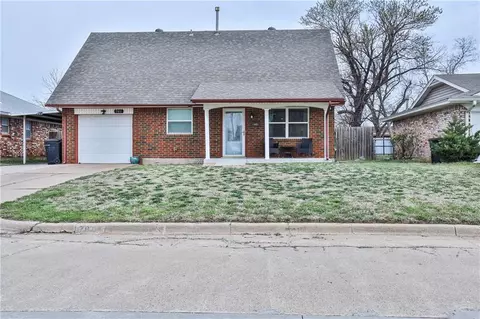 701 NW 15th St, Moore, OK 73160