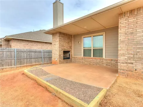 3425 Superior Dr, Moore, OK 73160 photo 4