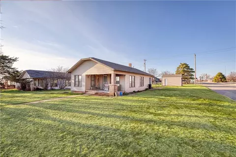 421 E Broadway St, Leedey, OK 73654 photo 1