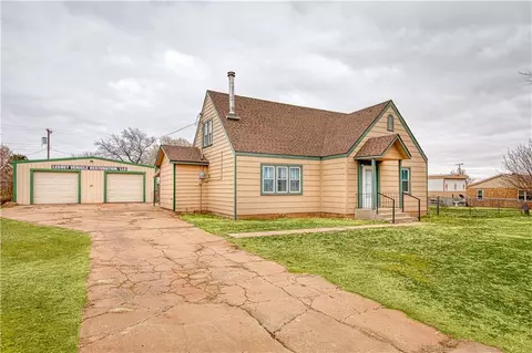 109 N Main St, Leedey, OK 73654