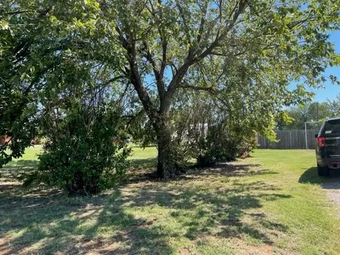 415 N 10th St, Thomas, OK 73669 photo 4