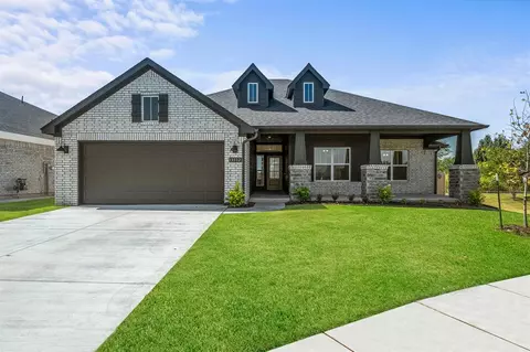 13332 SW 8th St, Yukon, OK 73099