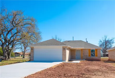 404 Grove St, Perry, OK 73077 photo 1