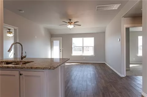 404 Grove St, Perry, OK 73077 photo 6