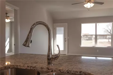 404 Grove St, Perry, OK 73077 photo 7