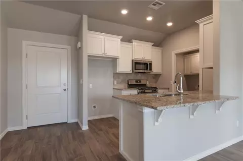 404 Grove St, Perry, OK 73077 photo 2